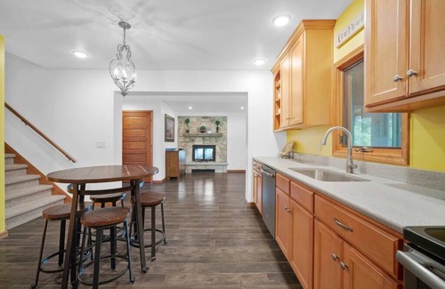 Gills Rock House | Northern Lights Farmhouse with Hot Tub