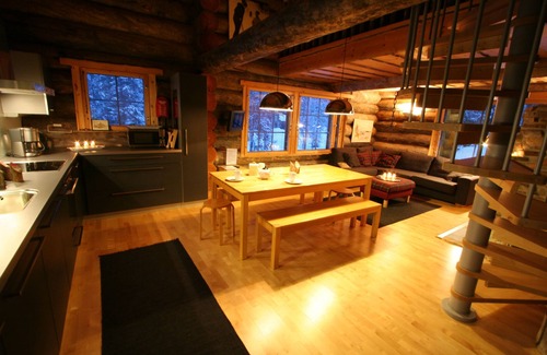 Lampivaara Cabin | NORTHERN LIGHTS Log Cabin Gregory A