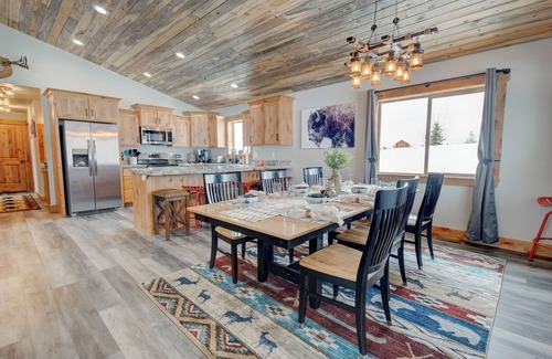 Island Park Cabin | Northern Lights Retreat+7brms+AC+hotub+30milesYNP