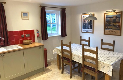 Lairg Cottage | Northern Lights - Sea View Cottage near NC500