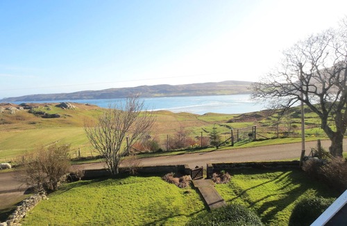 Lairg Cottage | Northern Lights - Sea View Cottage near NC500