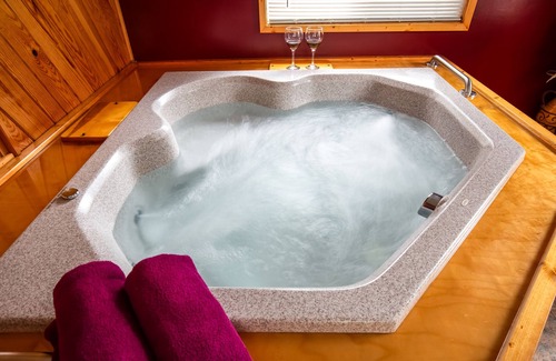 Grayling Cabin | Northern Memories Couples Getaway! Open 24/7: Jacuzzi/Grill/Firepit/Pet friendly