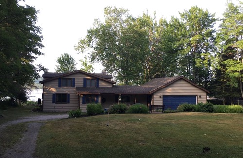 Alanson House | Northern Michigan Lakeside Family Retreat - sleeps 12