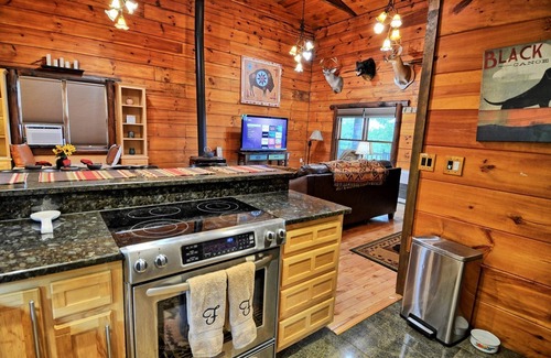 Creston Cabin | Northern Peaks Farm-Open for Bookings! Fire Pit, WIFI, Hot Tub