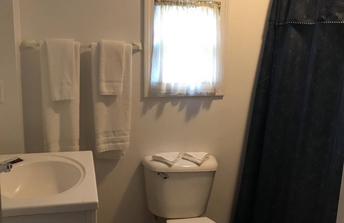 Upper Village Hotel | Northern Peaks Motor Inn