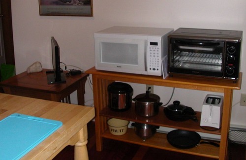 North Smithfield Apartment | Northern Rhode Island Antique Home One-Bedroom Second Floor Apartment
