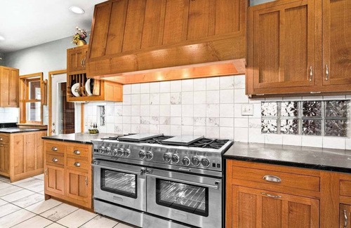 Barnum House | Northern Vineyard Estate: Luxurious Home & Endless