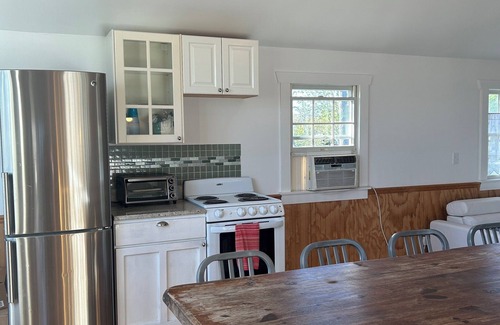 Peconic House | NORTHFORK COTTAGE with POOL & HOT TUB - thru Columbus day