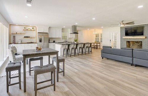 Northport House | Northport Game Day Getaway: 5 Mi to University!