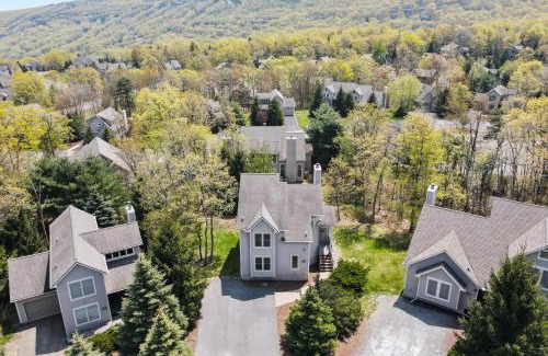 Tannersville House | Northridge 197