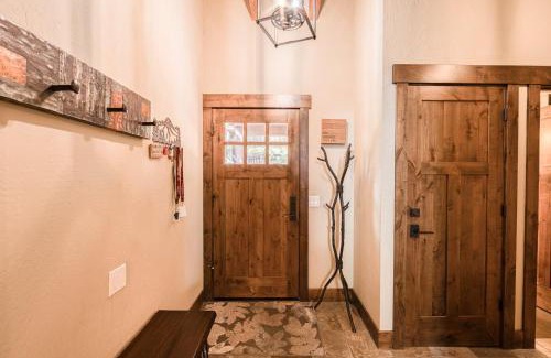 Lake Forest House | Northshore Lakeside Condo 15 by Tahoe Getaways - Walk to Beach with HOA