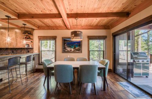 Lake Forest House | Northshore Lakeside Condo 15 by Tahoe Getaways - Walk to Beach with HOA