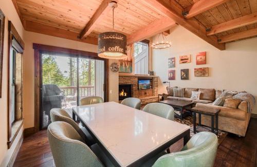 Lake Forest House | Northshore Lakeside Condo 15 by Tahoe Getaways - Walk to Beach with HOA