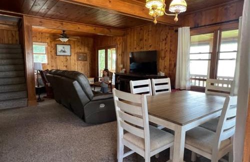 Cedarville House | 'Northside' Cottage w screened in porch