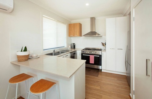 Norlane House | Northside Townhouse, Geelong