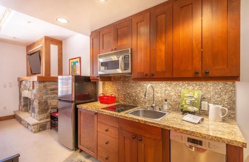 Truckee Apartment | Northstar Village Studio/Catamount/n
