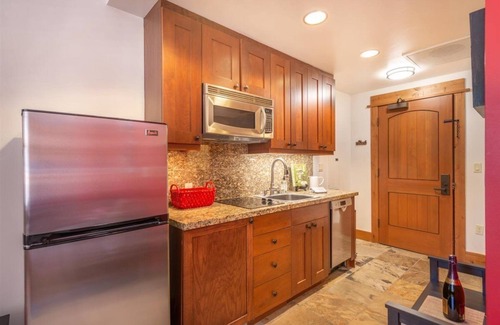 Truckee Apartment | Northstar Village Studio/Catamount/n