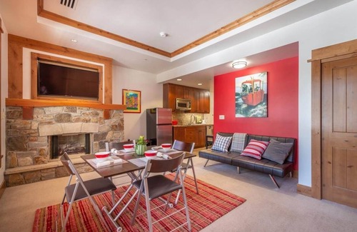 Truckee Apartment | Northstar Village Studio/Catamount/n
