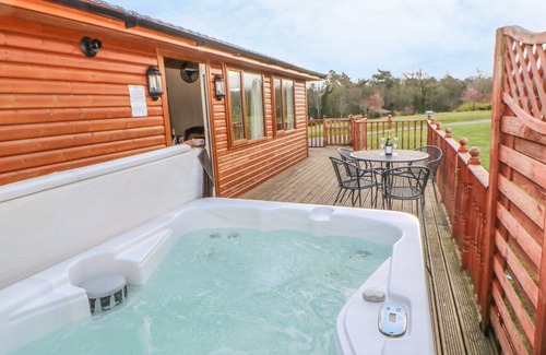 Kiplin Cabin | NORTHUMBERLAND LODGE, pet friendly, with hot tub in Kiplin