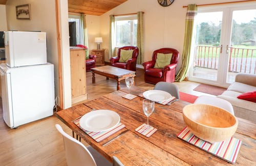 Kiplin Cabin | NORTHUMBERLAND LODGE, pet friendly, with hot tub in Kiplin