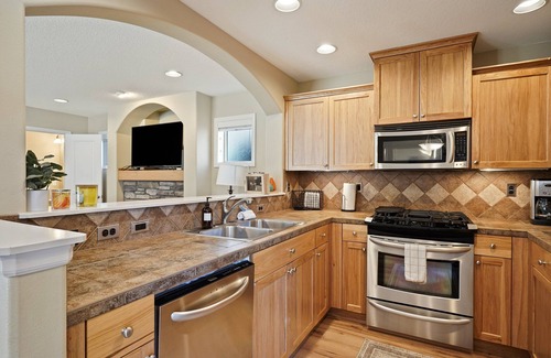 Boyd Acres House | Northwest Bend Convenient Location - private walled deck, AC, light and bright