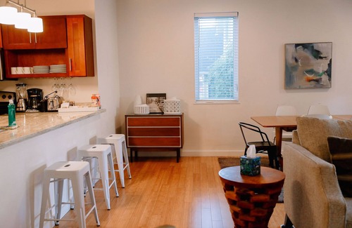 Uptown Condo | Northwest Nob Hill Alphabet District! Free Parking! 1180 sq. ft.! Walk score 97!