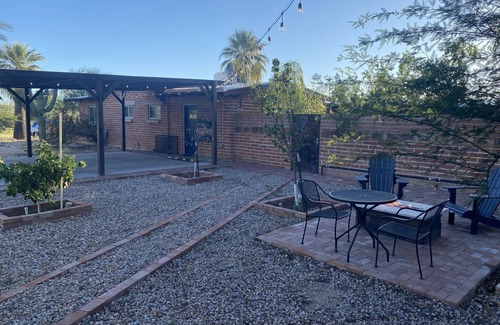 Casas Adobes Apartment | Northwest-side Cozy Casita