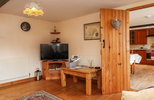 East Portlemouth Cottage | NORTHWOOD BARN, pet friendly, with a garden in Okehampton
