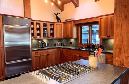 Nicklaus North Ski Chalet | Northwood Chalet Whistler: Luxury Golf Course Home, Stunning Views of Blackcomb!