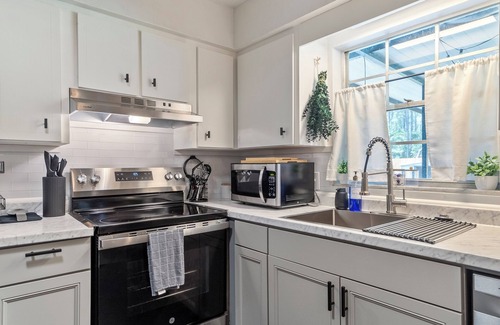 Gainesville House | Northwood Estate, 15min from UF, sleeps 9, recently renovated!