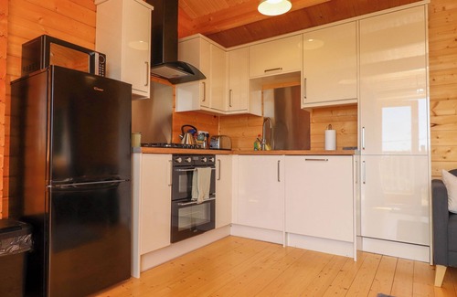 Mynytho Cottage | NORTHWOOD LODGE, pet friendly, country holiday cottage in Llanbedrog