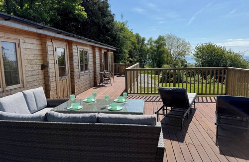 Mynytho Cottage | NORTHWOOD LODGE, pet friendly, country holiday cottage in Llanbedrog