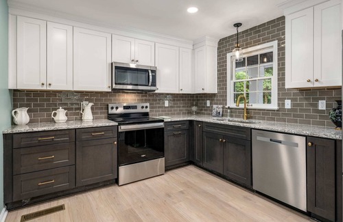 Northport House | Northwood Retreat- 5 BR 4BA- Lake Views- Hot Tub