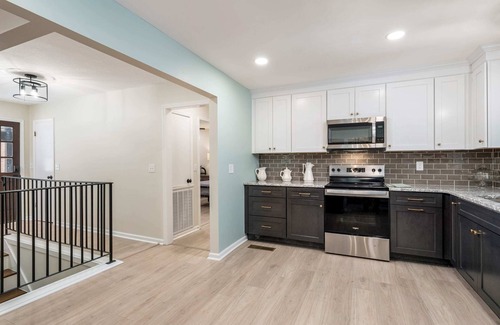 Northport House | Northwood Retreat- 5 BR 4BA- Lake Views- Hot Tub