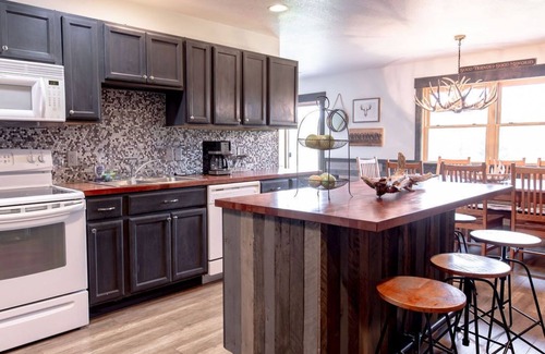 Birchwood House | Northwoods Antler Lodge - Rustic Retreat Sleeps 12
