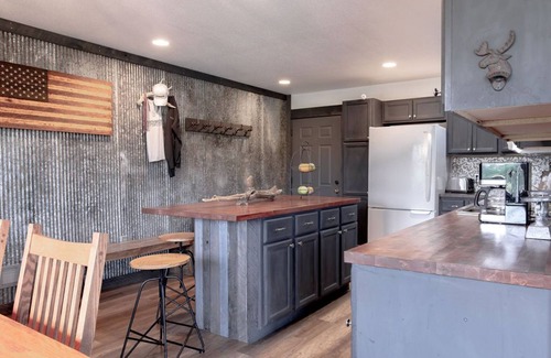 Birchwood House | Northwoods Antler Lodge - Rustic Retreat Sleeps 12