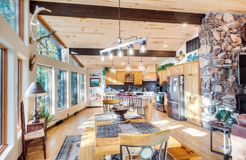 Manitowish Waters Cabin | Northwoods Cabin w/Lake Access & Boat Dock