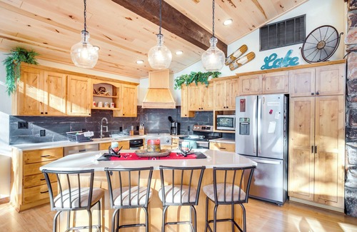 Manitowish Waters Cabin | Northwoods Cabin w/Lake Access & Boat Dock