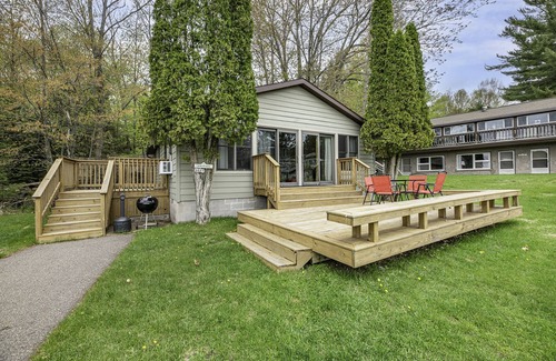 Rhinelander Cabin | Northwoods cabin on pristine Lake Thompson.