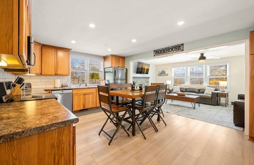 Sister Bay House | Northwoods Farmstead: Bar/Sauna/Games on 1.5 Acres