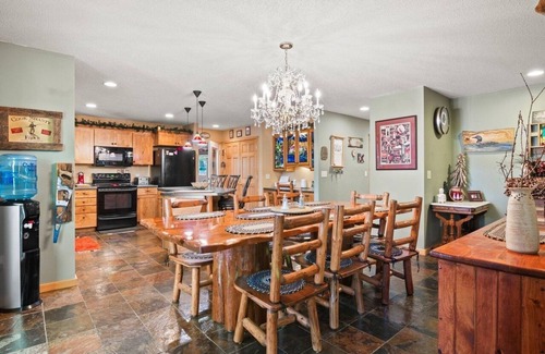 Hayward House | Northwoods Hayward Haven. Private 3 bedroom 3 bath, sleeps 8 very comfortably.