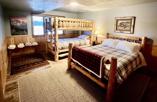Minong Cabin | Northwoods Lakeside Retreat