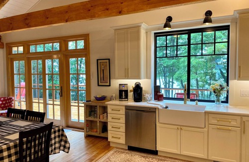 Tomahawk House | Northwoods Retreat Lakefront- sleeps up to 12 w/deck & firepit! Gorgeous views!