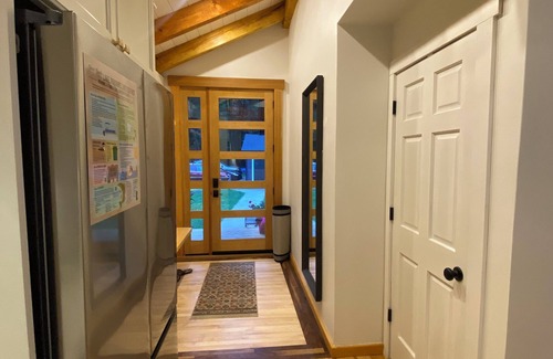 Tomahawk House | Northwoods Retreat Lakefront- sleeps up to 12 w/deck & firepit! Gorgeous views!