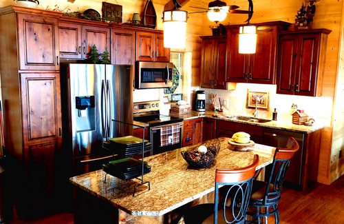 Luck Cabin | Northwoods Upscale Charming Lakefrt Bone Lk-4 Bedrm-Game Rm-BOOKING SUMMER 2026!