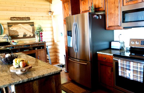 Luck Cabin | Northwoods Upscale Charming Lakefrt Bone Lk-4 Bedrm-Game Rm-BOOKING SUMMER 2026!