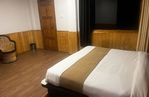 Cheog Hotel | Norvin Homes- Large Double Room/breakfast included