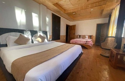 Cheog Hotel | Norvin Homes- Triple Room/breakfast included