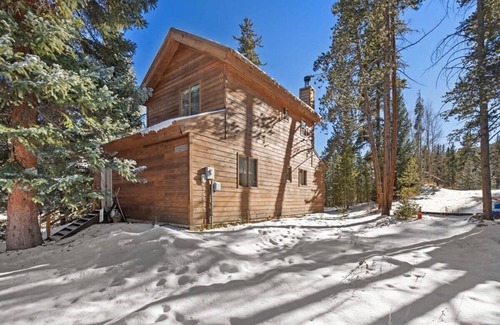 Blue River House | Norwegian Cabin - Charming 3 BDR w/Forest Views!