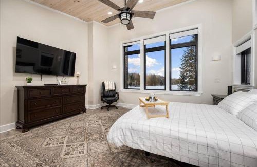 Town of Diana Ski Chalet | Norwegian Woods - Private Waterfront,66 Acres!